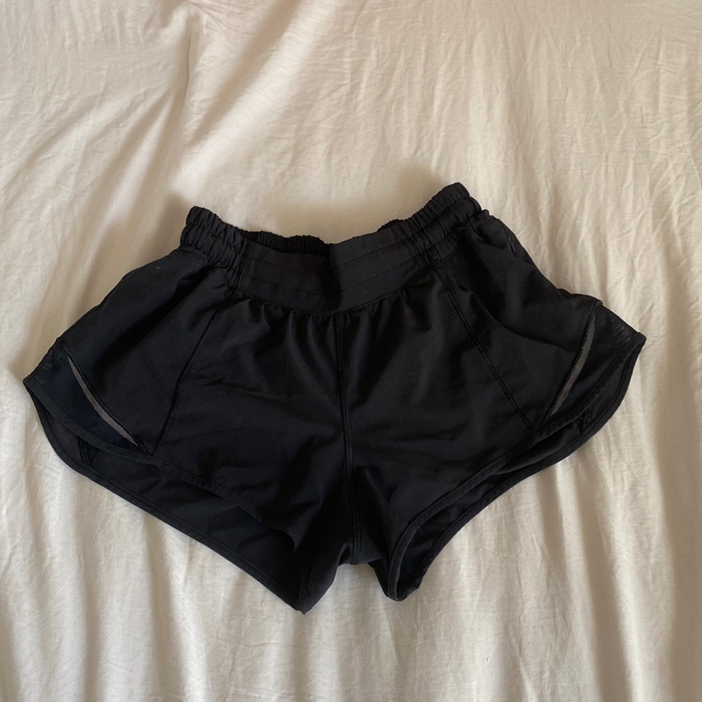 Lululemon hotty hot low rise 2.5 in size 4